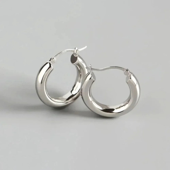 Minimalist 925 Sterling Silver Circle Hoop Earring - Picture 6 of 6